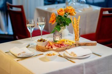 膳宿费 Suite Stays By Hotel La Perla