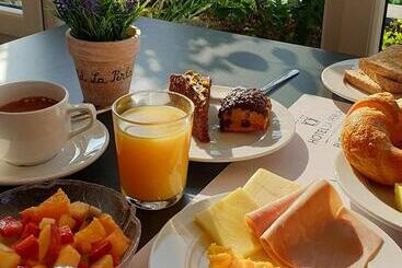 膳宿费 Suite Stays By Hotel La Perla