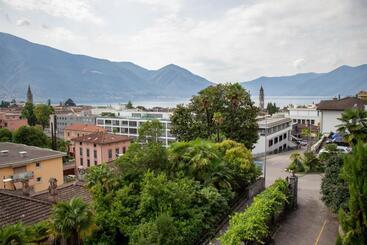 膳宿费 Suite Stays By Hotel La Perla