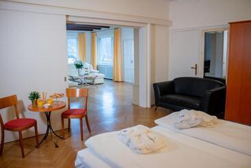 膳宿费 Suite Stays By Hotel La Perla