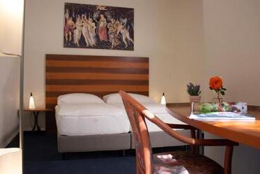 膳宿费 Suite Stays By Hotel La Perla