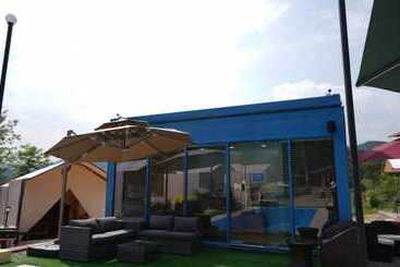 בית מלון כפרי Andong Sunrise Glamping