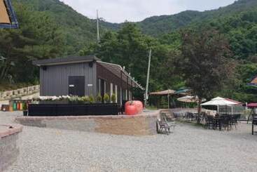 בית מלון כפרי Andong Sunrise Glamping