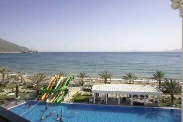 هتل Marvista Deluxe Resort