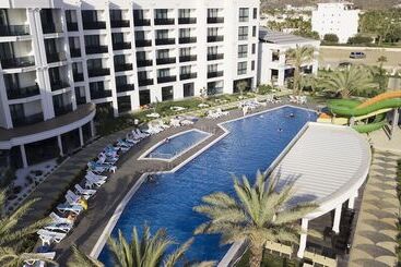 هتل Marvista Deluxe Resort