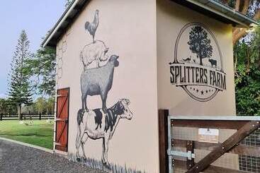 هتل Splitters Farm