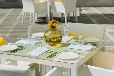 La Vue Boutique Hotel & Beach Club