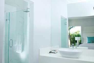 La Vue Boutique Hotel & Beach Club