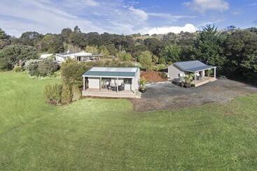 هتل Auckland Country Cottages