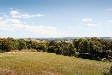 هتل Auckland Country Cottages
