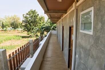 هتل Check In Resort Koh Larn