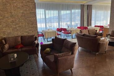 هتل Deluxe Park Qusar Resort & Spa