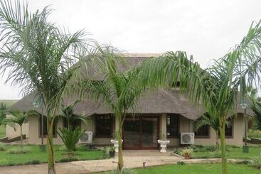 هتل Dwaleni Farm Lodge