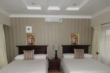 هتل Dwaleni Farm Lodge