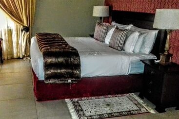 هتل Dwaleni Farm Lodge