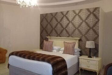 هتل Dwaleni Farm Lodge