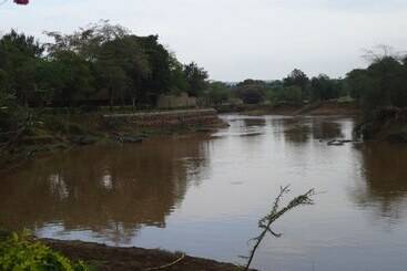 هتل Mara River Lodge