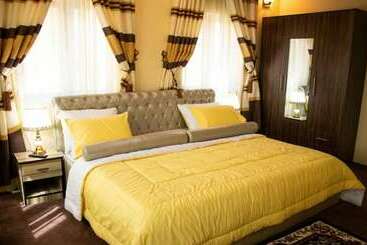 هتل Ralph And Comfort Luxury Suites