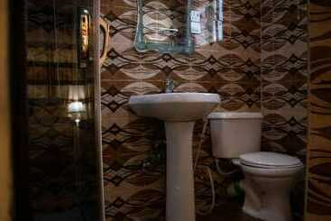 هتل Ralph And Comfort Luxury Suites