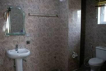 هتل Ralph And Comfort Luxury Suites