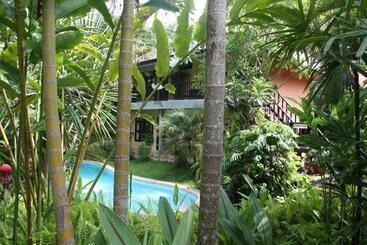 هتل Little Eden Guesthouse
