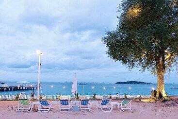 هتل Rimtalay Resort Koh Larn