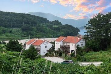 هتل Geoje Evergreen&pinetree Pension