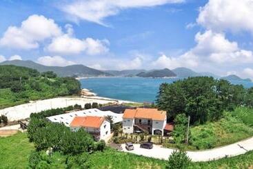 هتل Geoje Evergreen&pinetree Pension