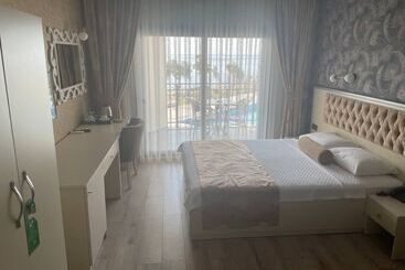 هتل Toros Holiday Resort & Spa