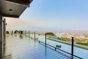 هتل Moonstone Bed And Breakfast