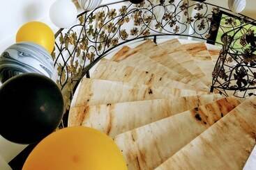 هتل Moonstone Bed And Breakfast
