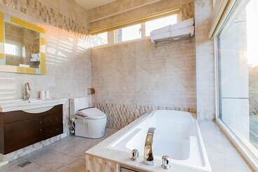 هتل Moonstone Bed And Breakfast