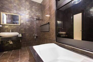 هتل Moonstone Bed And Breakfast