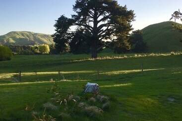 هتل Orchard View Farmstay Retreat