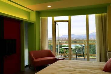 هتل The Riverview Retreats