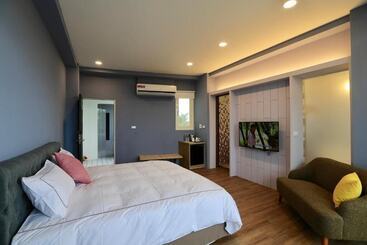 هتل The Riverview Retreats
