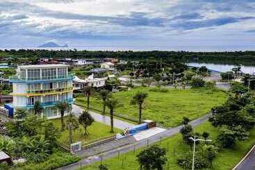 هتل The Riverview Retreats