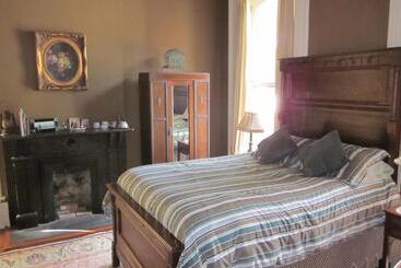 تختخواب و صبحانه Baer House Inn
