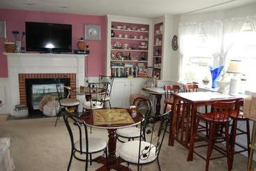 Bed and Breakfast A Cape Cod Ocean Manor Inn