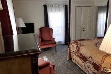 تختخواب و صبحانه Chetwynd House Inn
