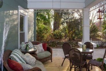 تختخواب و صبحانه Maison Lavigne