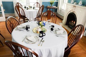 مبيت وإفطار Rosemont Inn
