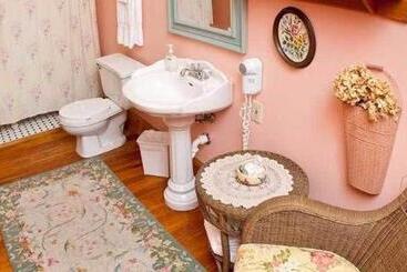 تختخواب و صبحانه Sweetwater Branch Inn