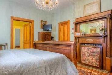 تختخواب و صبحانه Sweetwater Branch Inn