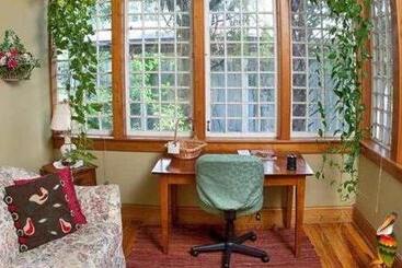 تختخواب و صبحانه Sweetwater Branch Inn