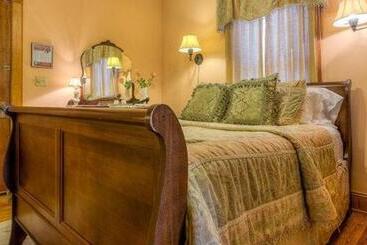 تختخواب و صبحانه Sweetwater Branch Inn
