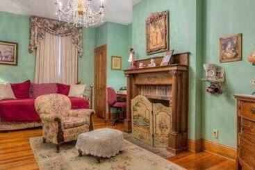 تختخواب و صبحانه Sweetwater Branch Inn