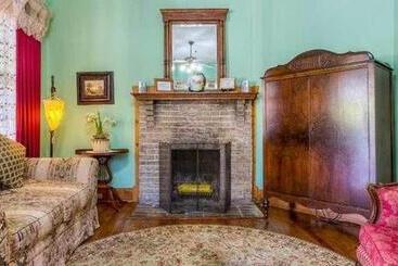 تختخواب و صبحانه Sweetwater Branch Inn