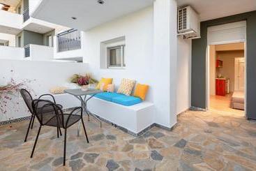هتل Ampelia Studios