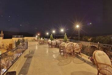 هتل Golden Cave Suites